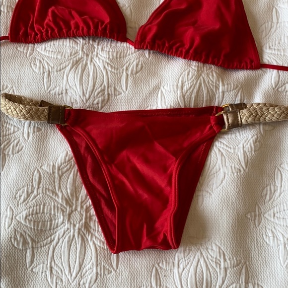 Red bikini - Picture 2 of 6